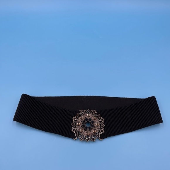 Beautiful Metal Gem Stone Engraved Buckle Elastic Belt - Picture 3 of 3